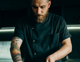 Coordinadora de cabines DJ